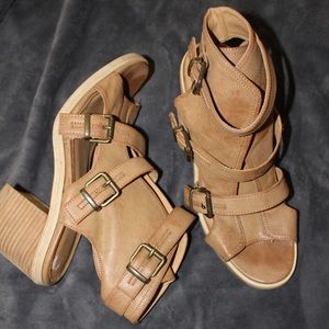 NWOB buckle gladiator sandals 8